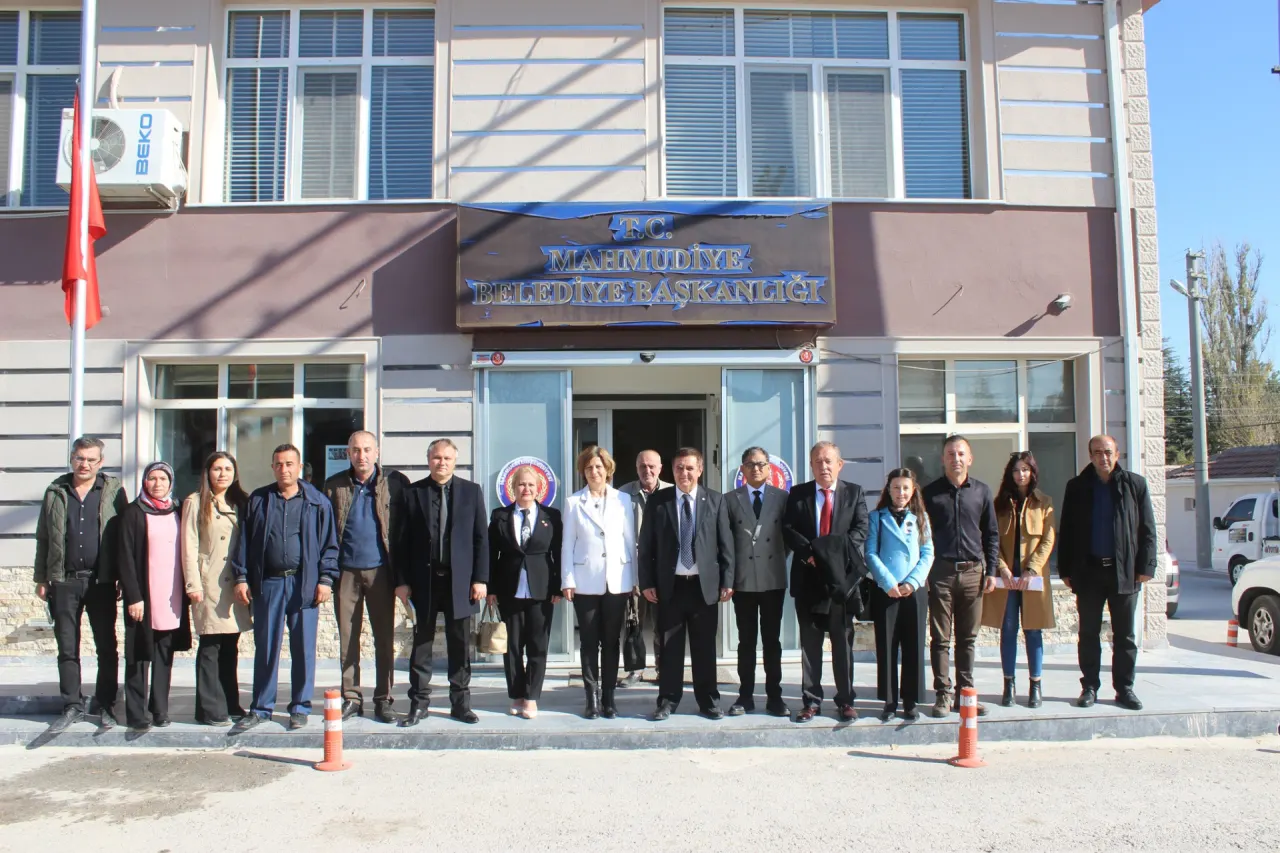 Büyükşehir Belediyesinin Mahmudiye Çıkartması, fotoğraf 1