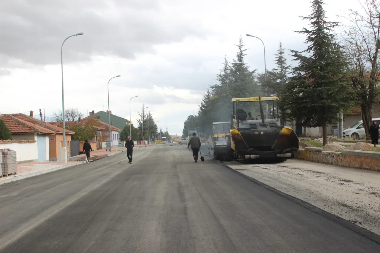 Eskişehir Caddemizde Başlattığımız Sıcak Asfalt ve Kaldırım Çalışmalarımız Son Hız Devam Ediyor., fotoğraf 3