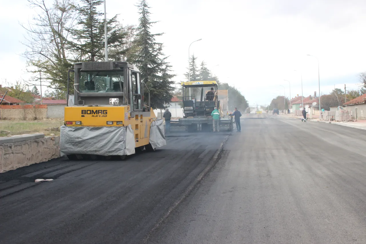 Eskişehir Caddemizde Başlattığımız Sıcak Asfalt ve Kaldırım Çalışmalarımız Son Hız Devam Ediyor., fotoğraf 1